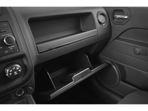 Used 2015 Jeep Patriot Sport w/ Power Value Group FWD image 19