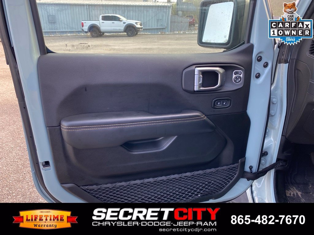Used 2024 Jeep Wrangler Unlimited Sahara w/ Technology Group AWD/4WD image 14