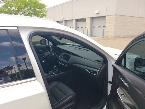 Used 2023 Cadillac XT4 Premium Luxury w/ Enhanced Visibility Package AWD/4WD image 9