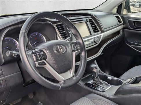 Used 2019 Toyota Highlander Plus image 12