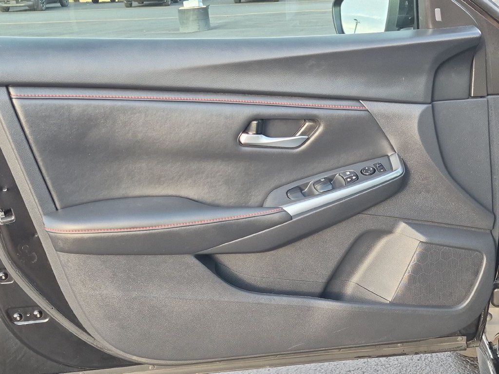 Used 2025 Nissan Sentra SR w/ Midnight Edition FWD image 12