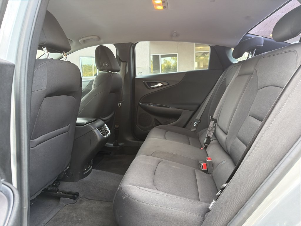 Used 2018 Chevrolet Malibu LT FWD image 13