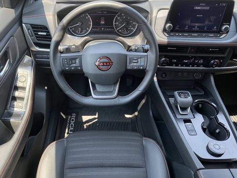 Used 2025 Nissan Rogue SV AWD/4WD image 14