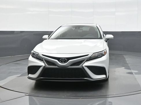 Used 2024 Toyota Camry SE FWD image 2
