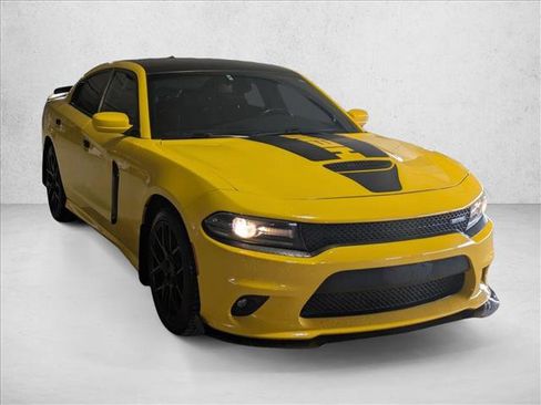 Used 2017 Dodge Charger R/T image 3