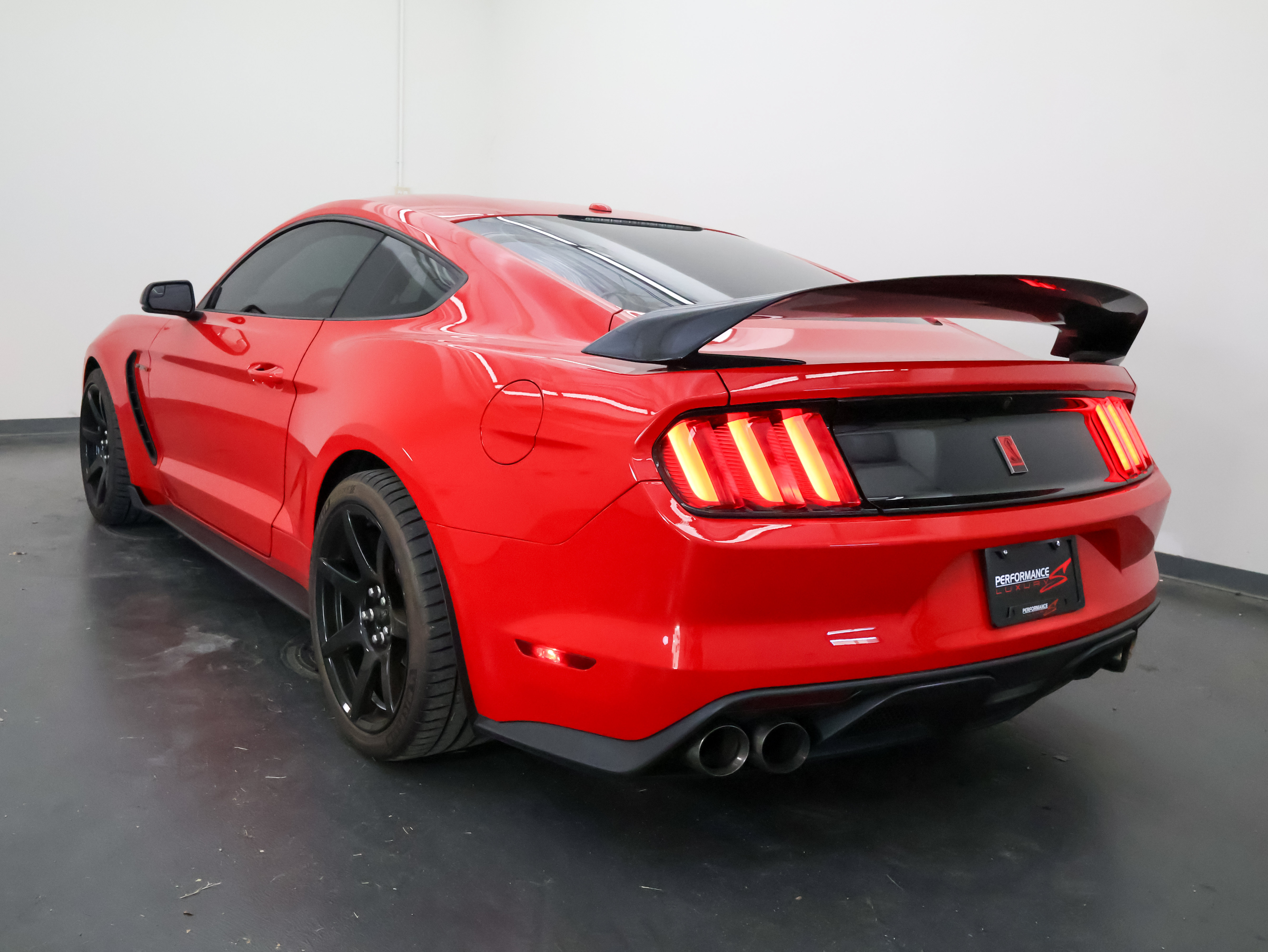 Used 2017 Ford Mustang Shelby GT350R w/ GT350R Equipment Group 920A RWD image 5