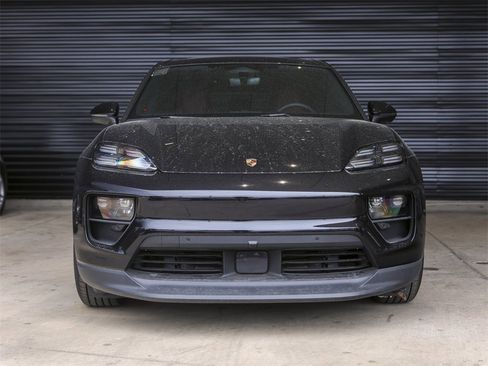 New 2025 Porsche Macan 4S Electric image 10