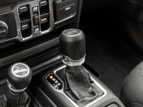 Used 2023 Jeep Wrangler Unlimited Sport AWD/4WD image 32