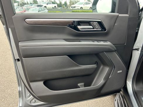 New 2026 Chevrolet Suburban Premier image 22