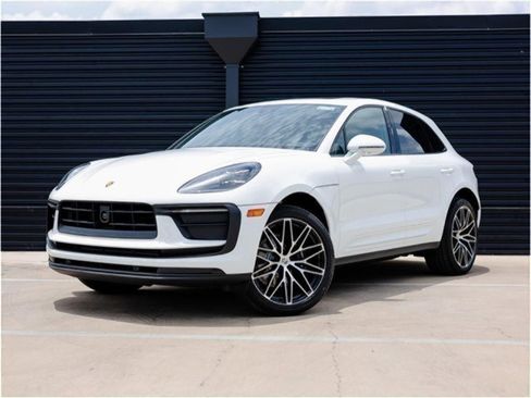 Certified 2025 Porsche Macan image 1
