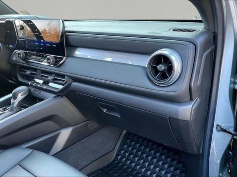 Used 2025 Chevrolet Colorado LT w/ LT Convenience Package image 18