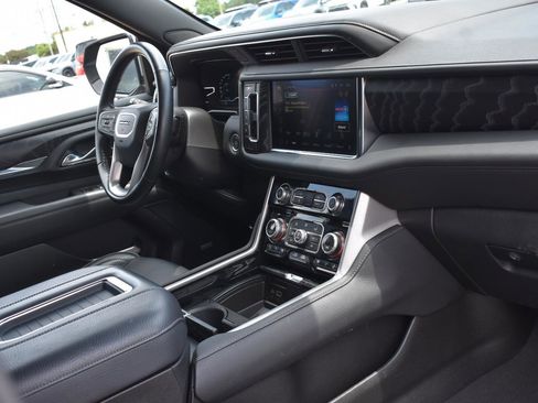 Used 2024 GMC Yukon XL Denali AWD/4WD image 13