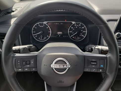 Used 2025 Nissan Rogue SV AWD/4WD image 27