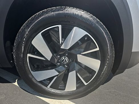 Used 2024 Volkswagen Atlas Cross Sport SE image 4