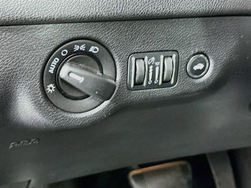 Used 2013 Chrysler 300 RWD image 11