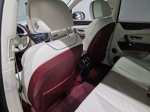 Used 2019 Bentley Bentayga AWD/4WD image 12