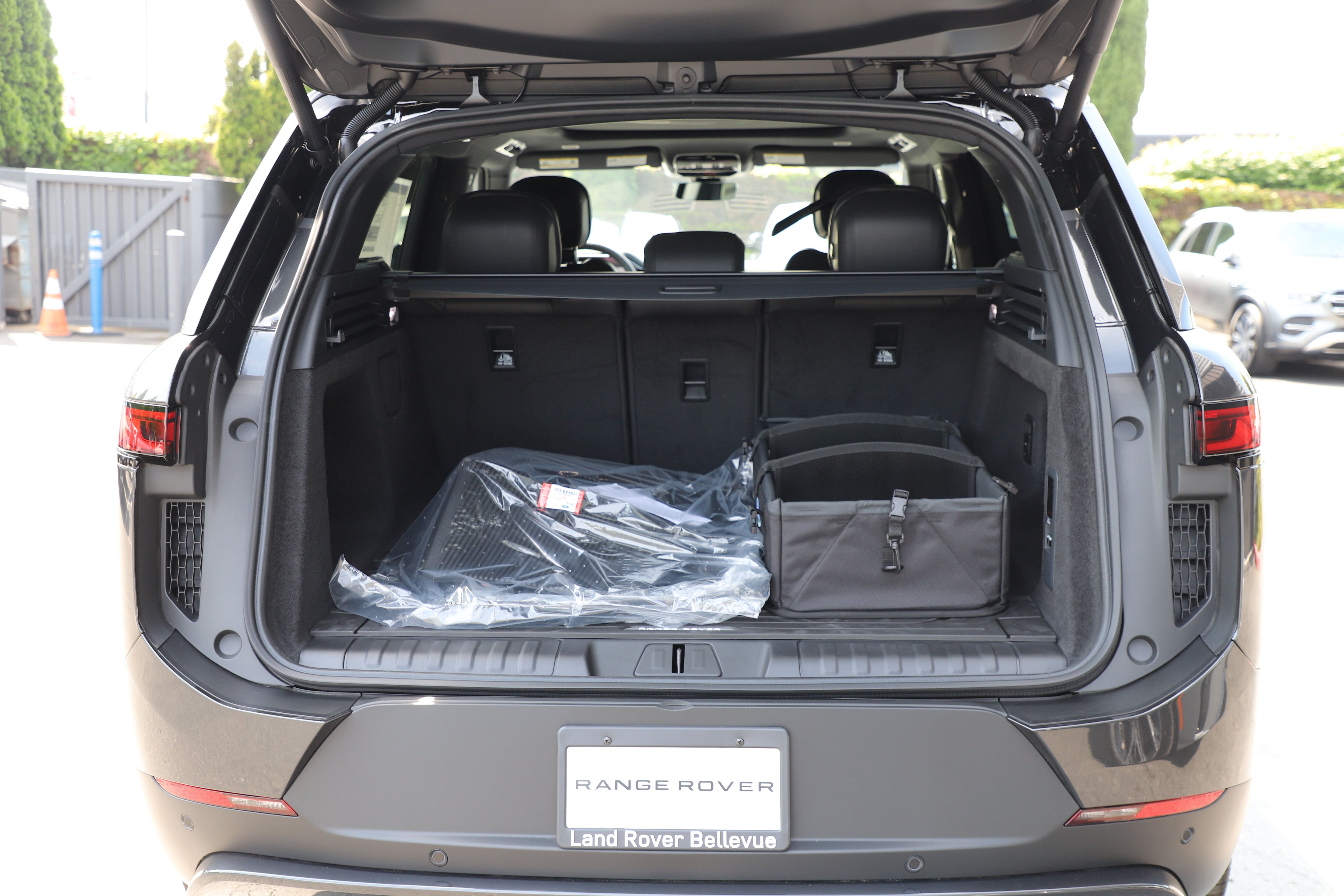 New 2026 Land Rover Range Rover Sport SE AWD/4WD image 14