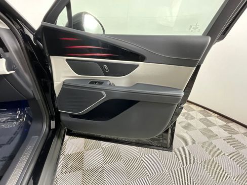 Used 2025 Lincoln Nautilus Premier image 20