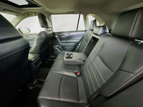 Used 2022 Toyota RAV4 XLE Premium image 29