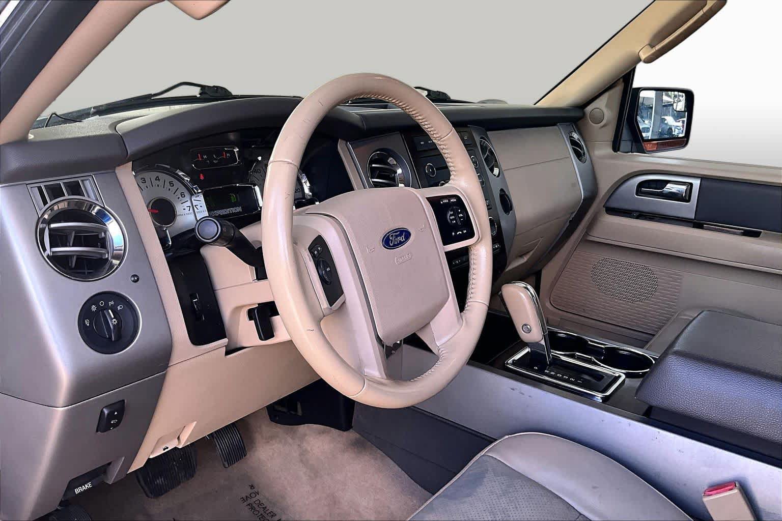Used 2014 Ford Expedition XLT w/ Equipment Group 202A RWD image 18