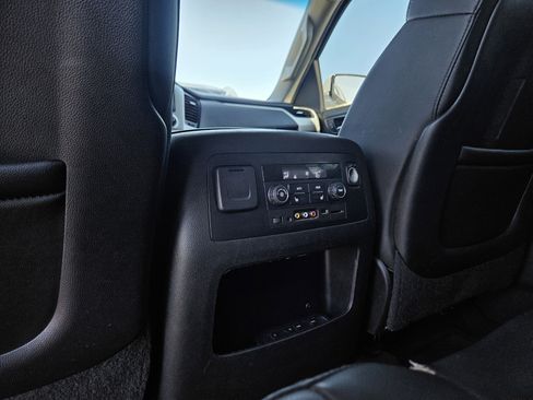 Used 2016 GMC Yukon XL SLT w/ Open Road Package image 29