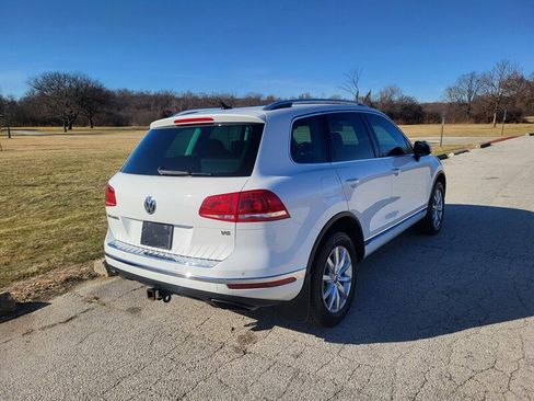Used 2016 Volkswagen Touareg Sport image 7