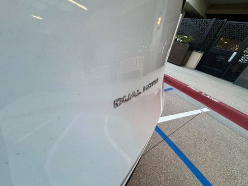 Used 2023 Tesla Model Y Long Range image 34