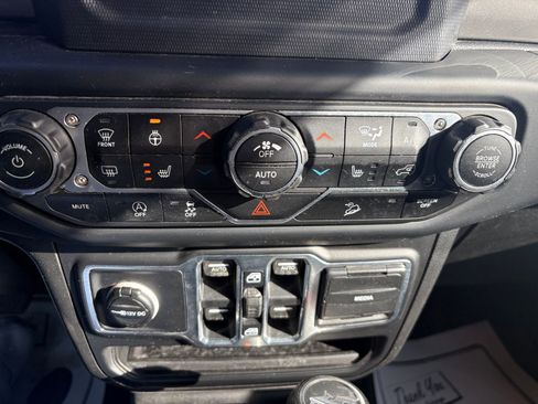 Used 2018 Jeep Wrangler Unlimited Sahara w/ Cold Weather Group image 23