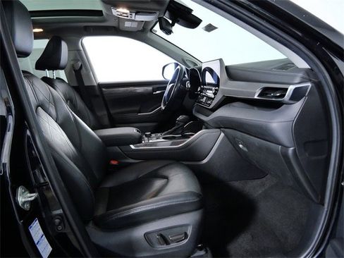 Used 2020 Toyota Highlander Platinum image 10