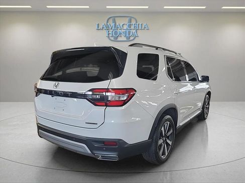 Used 2024 Honda Pilot Touring image 6