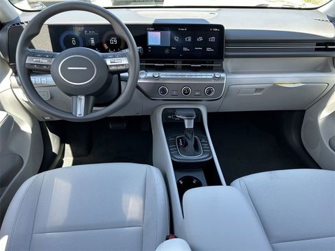 New 2026 Hyundai Kona SE image 3