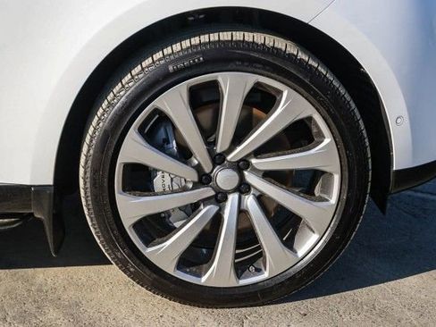 New 2025 Land Rover Range Rover Long Wheelbase SE image 9