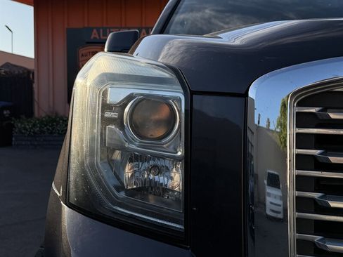 Used 2018 GMC Yukon XL Denali w/ Denali Ultimate Package image 3