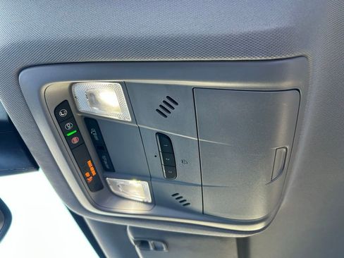 Used 2023 GMC Acadia SLT image 28