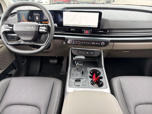 New 2027 Kia Carnival FWD image 9