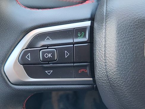 Used 2025 Jeep Compass Trailhawk AWD/4WD image 12