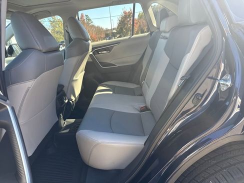 Used 2023 Toyota RAV4 XLE Premium image 14