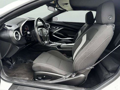 Used 2016 Chevrolet Camaro SS RWD image 18