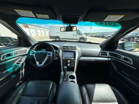 Used 2014 Ford Explorer XLT w/ Equipment Group 202A AWD/4WD image 22