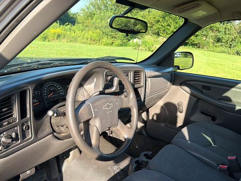 Used 2006 Chevrolet Silverado 1500 W/T RWD image 10