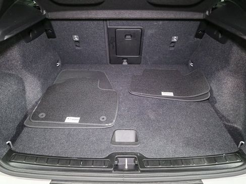 Used 2025 Volvo XC40 B5 Core image 11