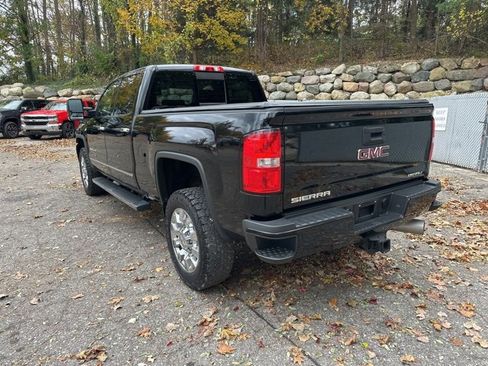 Used 2018 GMC Sierra 2500 Denali w/ Duramax Plus Package image 3