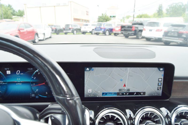 Used 2022 Mercedes-Benz GLB 250 4MATIC w/ Premium Package Lite image 18