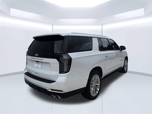 Used 2025 Chevrolet Suburban High Country AWD/4WD image 5