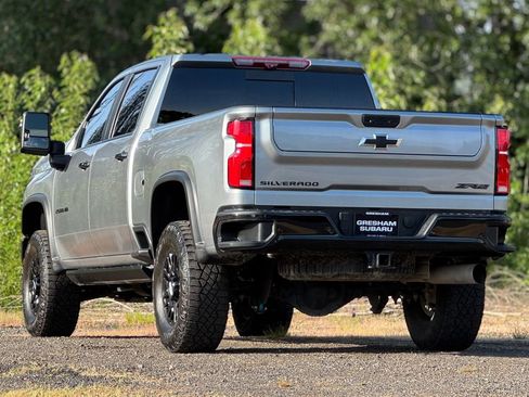 Used 2024 Chevrolet Silverado 2500 ZR2 w/ Technology Package AWD/4WD image 5