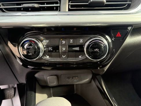 Used 2025 Chevrolet Trax LT w/ LT Convenience Package image 25