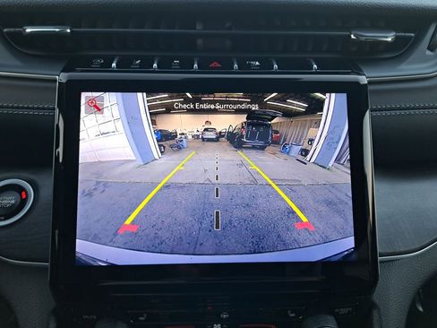 New 2025 Jeep Grand Cherokee Limited image 25