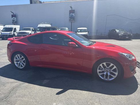 Used 2013 Hyundai Genesis 2.0T RWD image 8