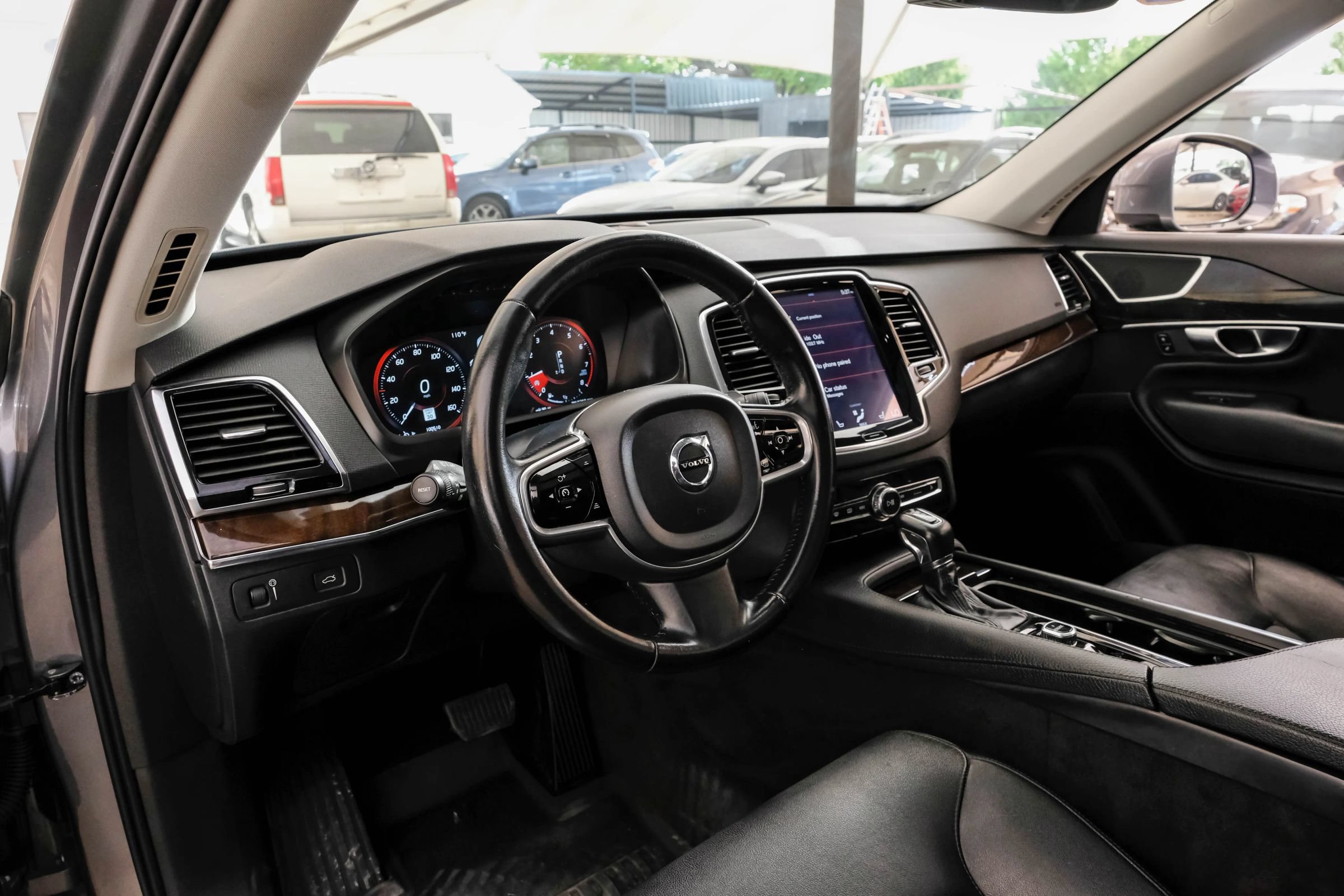Used 2017 Volvo XC90 T5 Momentum w/ Vision Package FWD image 3