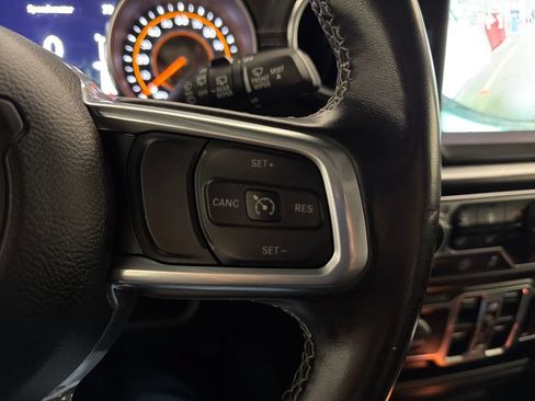 Used 2022 Jeep Wrangler Unlimited Sahara w/ Cold Weather Group AWD/4WD image 15